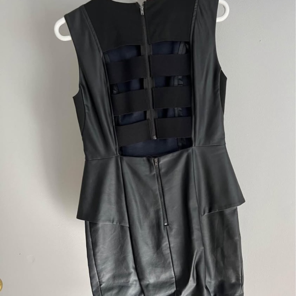 BCBG DRESS - Picture 3 of 4